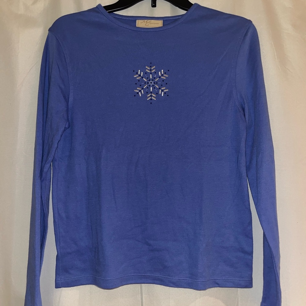 Periwinkle/blue snowflake long sleeve tee, size small